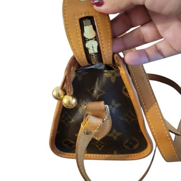 Louis Vuitton Popincourt Crossbody Bag - Picture 11 of 12